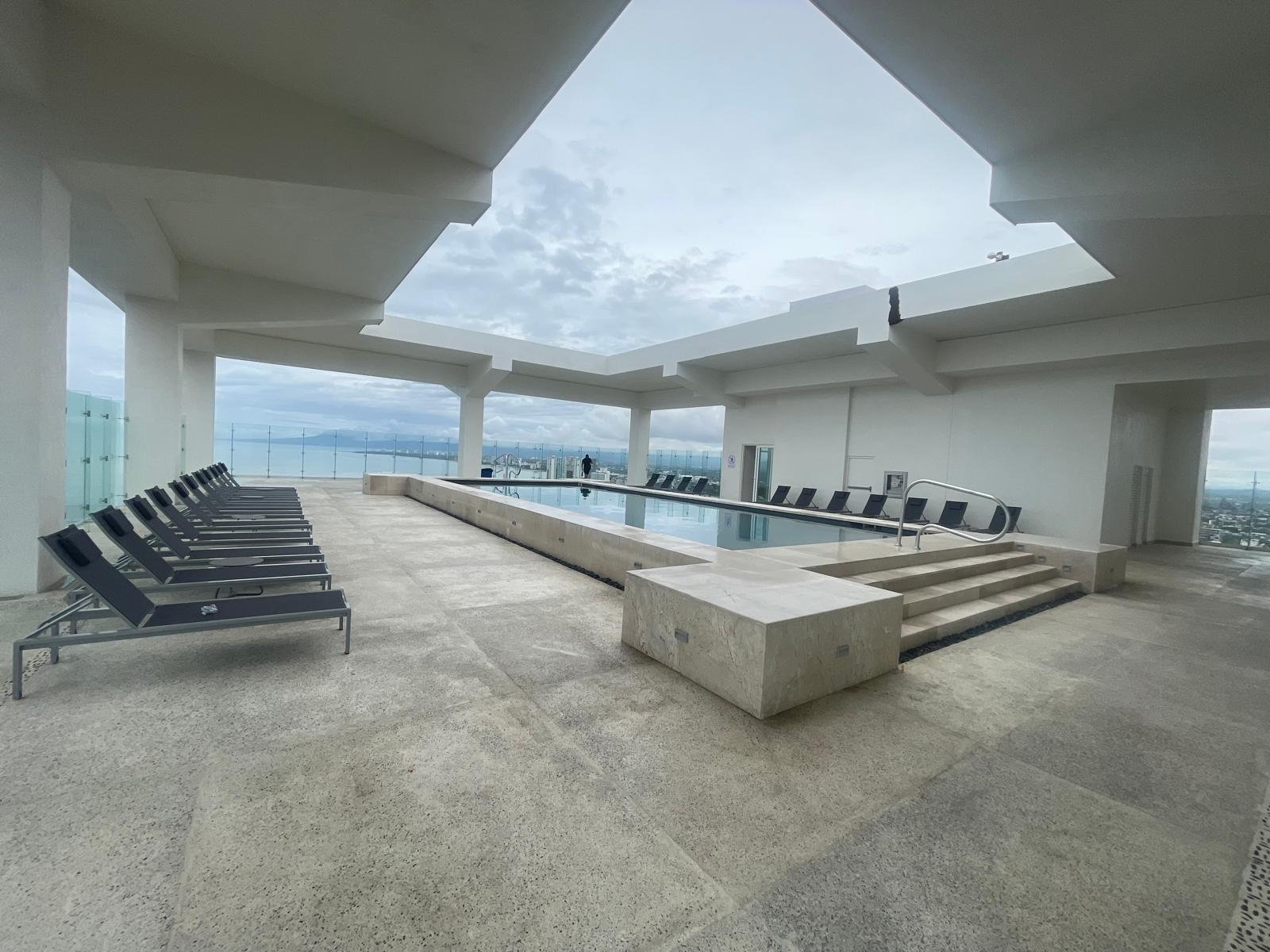 Harbor 171 rooftop pool